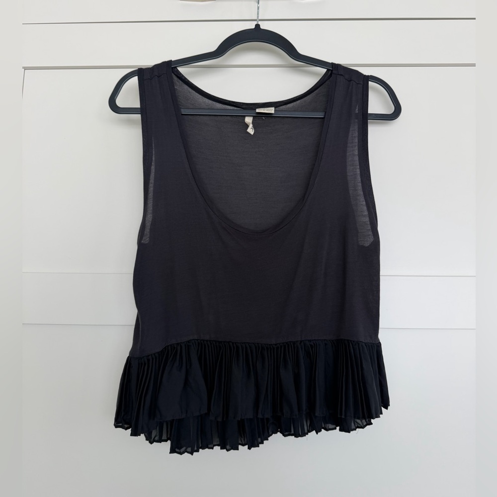 Sleeveless Black Ruffled Hem Crop Top